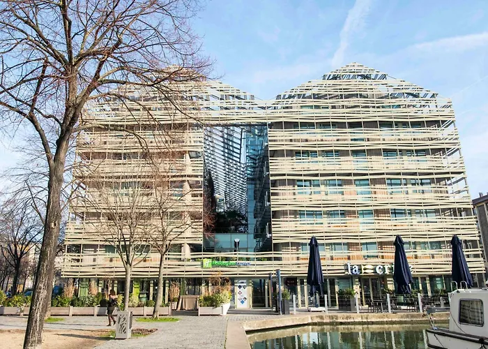  Holiday Inn Express Paris-Canal De La Villette By Ihg
