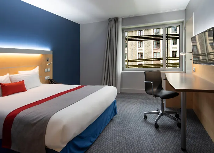  Holiday Inn Express Paris-Canal De La Villette By Ihg