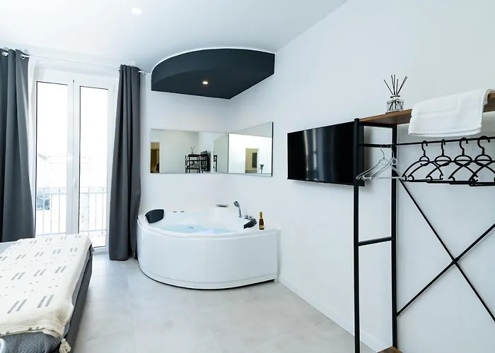 Hotel Jacuzzi: Pane e Pomodoro