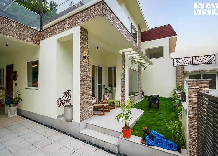 Stayvista At Vaari With Pvt Pool & Gazebo