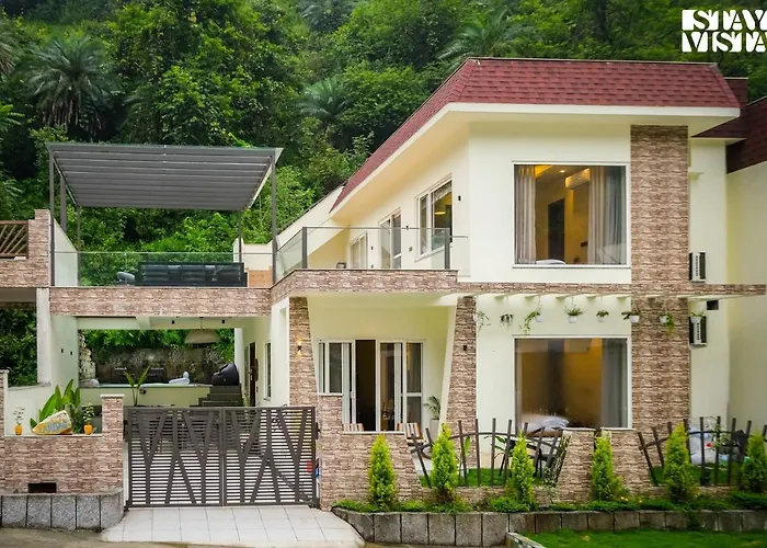 Stayvista At Vaari With Pvt Pool & Gazebo