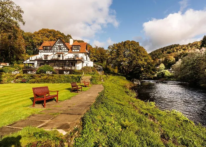 Craig-Y-Dderwen Riverside Hotel