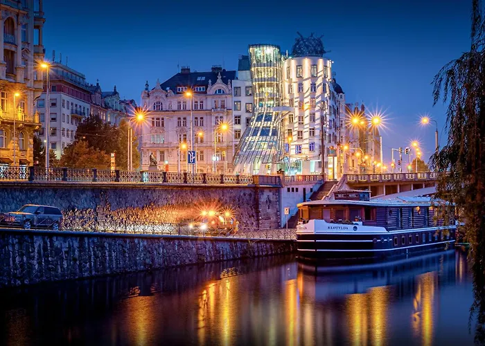  Dancing House - Tančící dům hotel