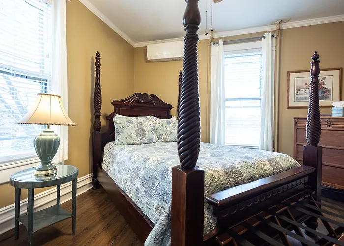 Family Hotel: 1898 Waverly Inn