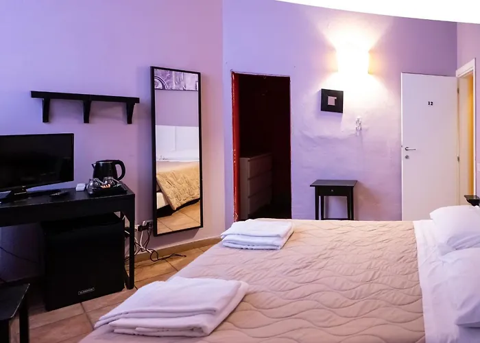 Hostel: Emerald Palace