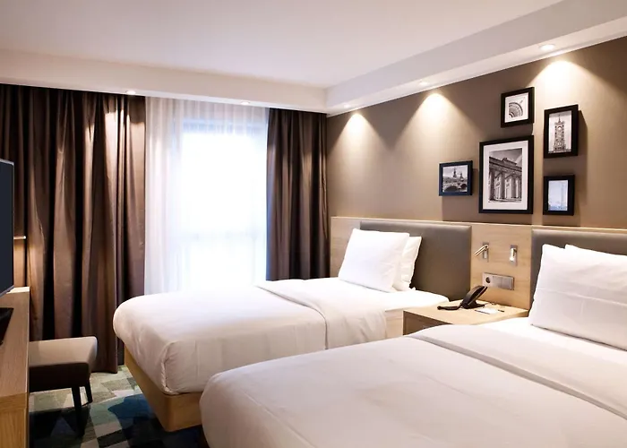 Family resorts Hampton By Hilton Berlin City East Side Gallery