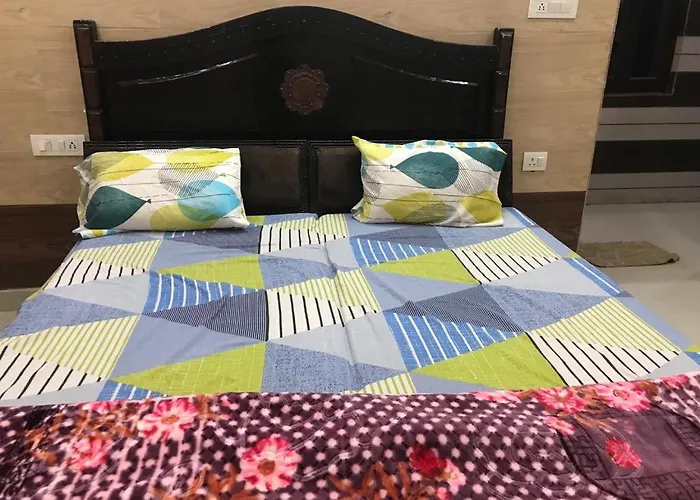 Guest house: Radhikaa Residencyy
