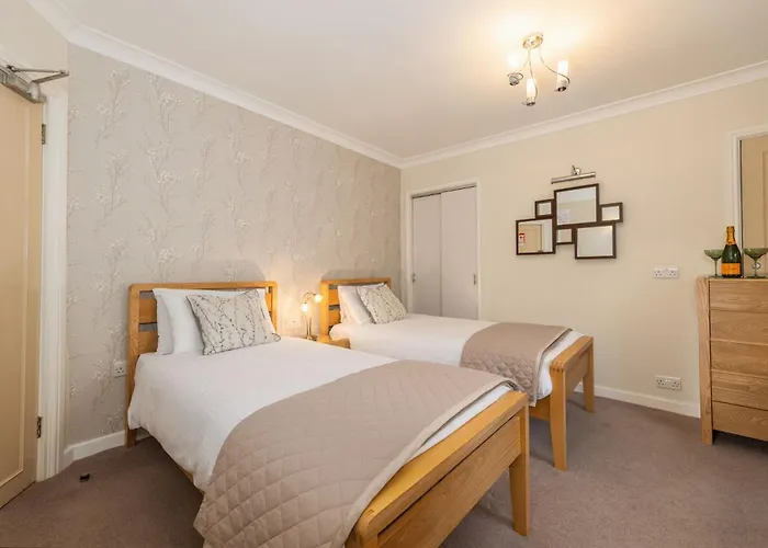 4 star hotel: Thornbank House Offering Breakfast And With The Use Of Free Local Health Club