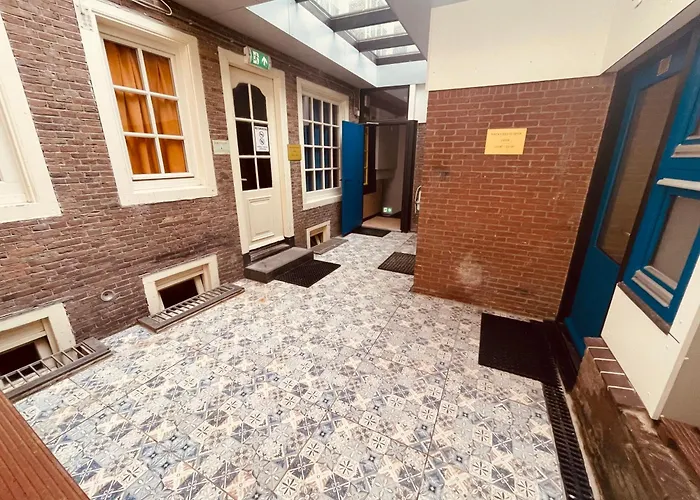 Lodge: Heart Of Amsterdam Hostel