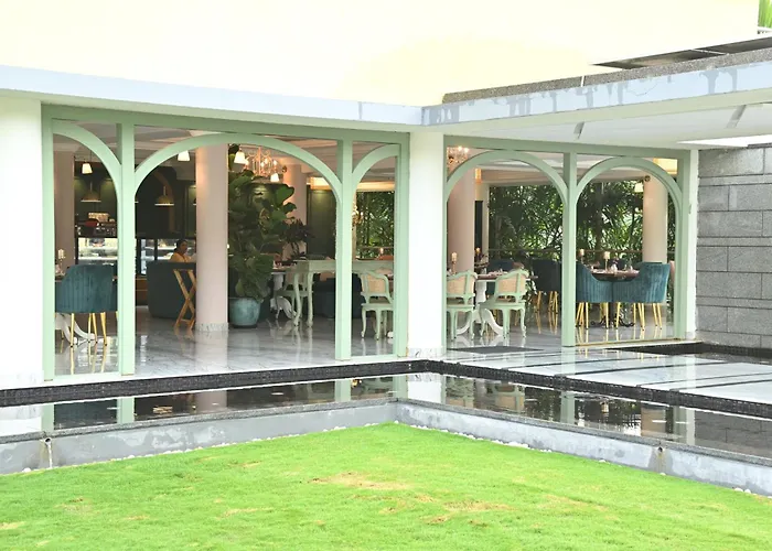 Hotel with Tennis: Nambiar Club Bellezea