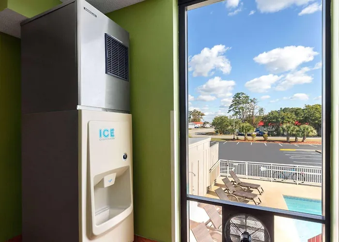 Super 8 By Wyndham Myrtle Beach/Market Common Area