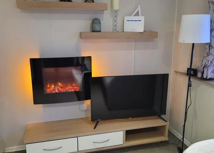 Cozy Caravan Near Edinburgh