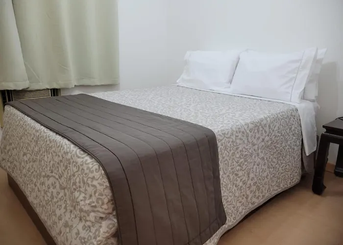 Flat Rua Haddock Lobo 867 com 2 Quartos e Sacada e Enxoval