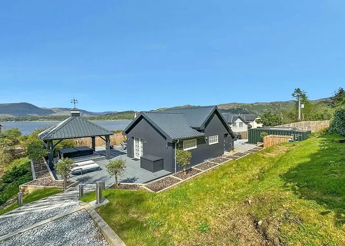 Beach Hotels Little Fox Luxury Hideaway With Hot Tub Glencoe Near Fortwilliam (Adults Only)