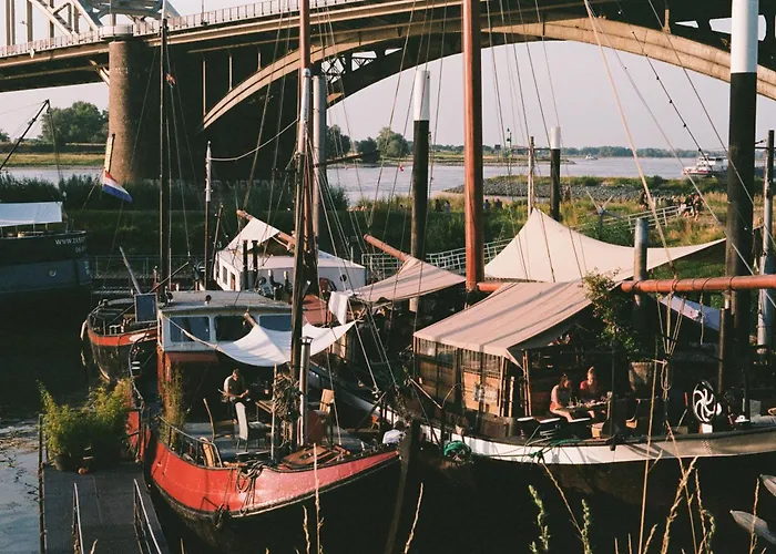 B&B: Boat 'Opoe Sientje'