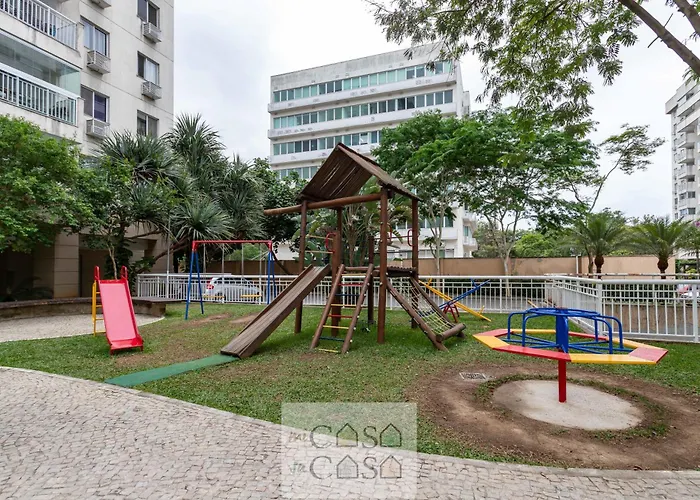 Vila: 2 QUARTOS a 200m RIOCENTRO em CONDOMINIO com PISCINA, Estacionamento e Portaria 24h - Area de LAZER tambem para CRIANCAS - Wi-Fi 120mbps e Cozinha Completa