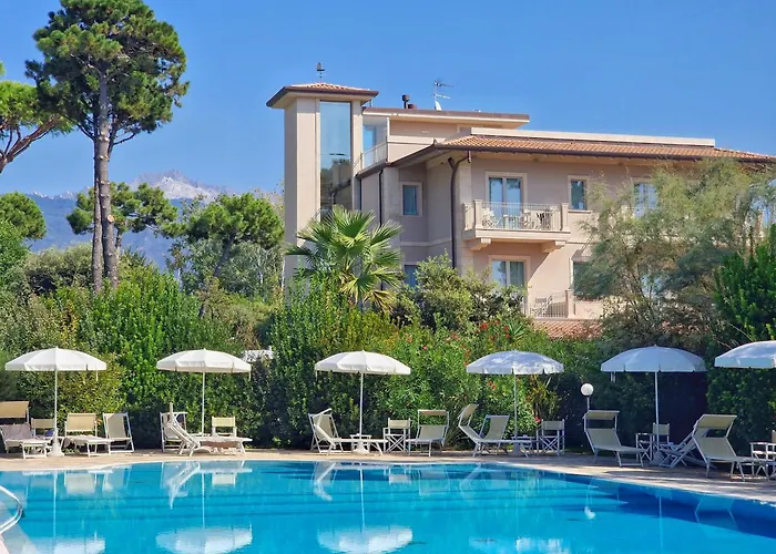 Hotel con piscina: Hotel Villa Elsa