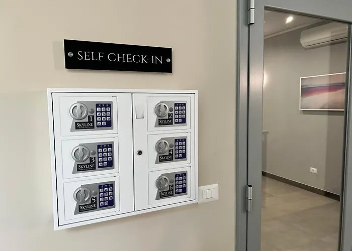  Skyline Rooms & Suites