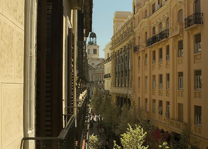 Hotel near College: Suites You Zinc