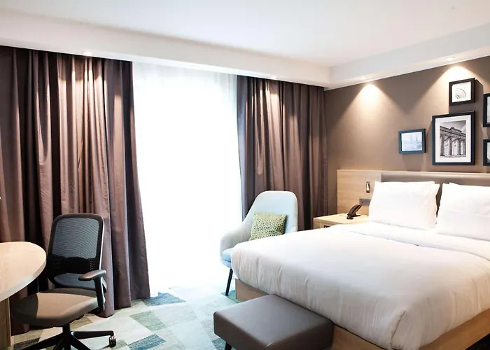 Family resorts Hampton By Hilton Berlin City East Side Gallery