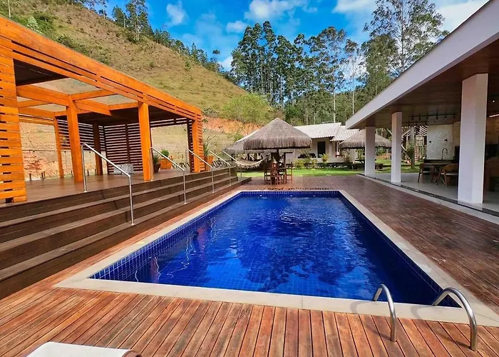 Sítio Cinco Folhas, recanto com vista pra montanha