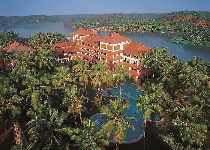 Romantic hotels Raviz Kadavu, Kozhikode