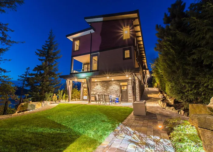 Villa: The Lodge On Harrison Lake