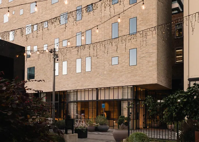 Family Hotel: The Hotel Britomart