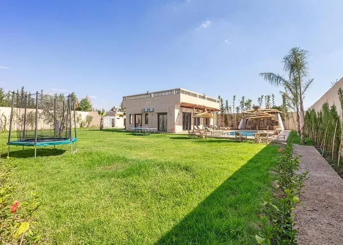 Villa Leila,Piscine , Grand Jardin, Jeux , Cuisiniere
