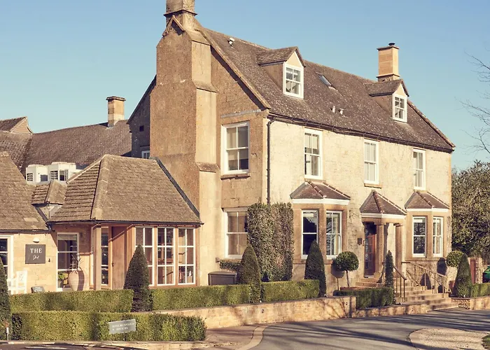 Hotels with tennis Dormy House