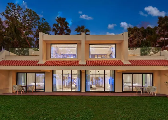 4 star hotel: The Resort