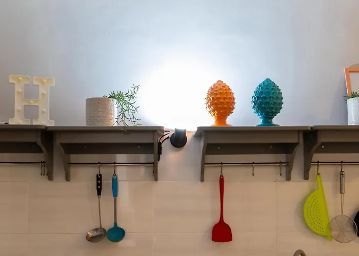 Hotel near College: Naples Pizza Hostel