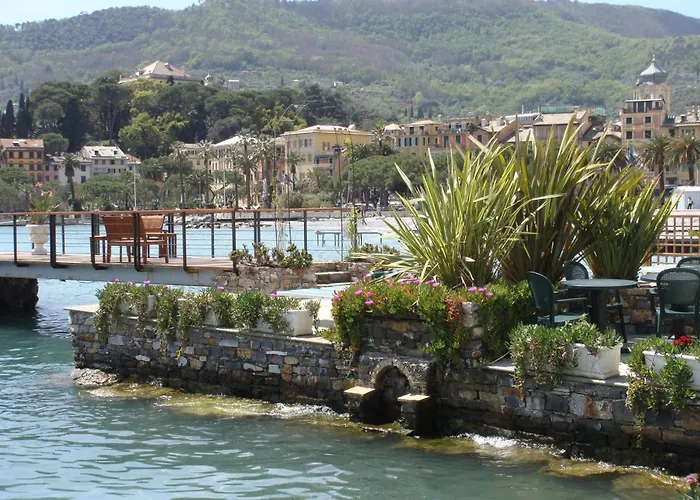 Hotel near College: Hotel Helios