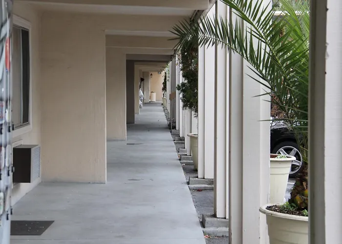 Cheap hotel: Caravelle Inn Extended Stay