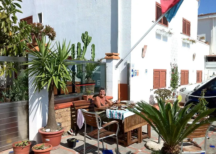 Beach Hotel 14Leoni B&B