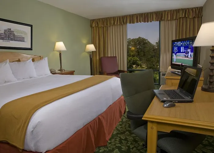 Сity center hotels Cabot Lodge Millsaps