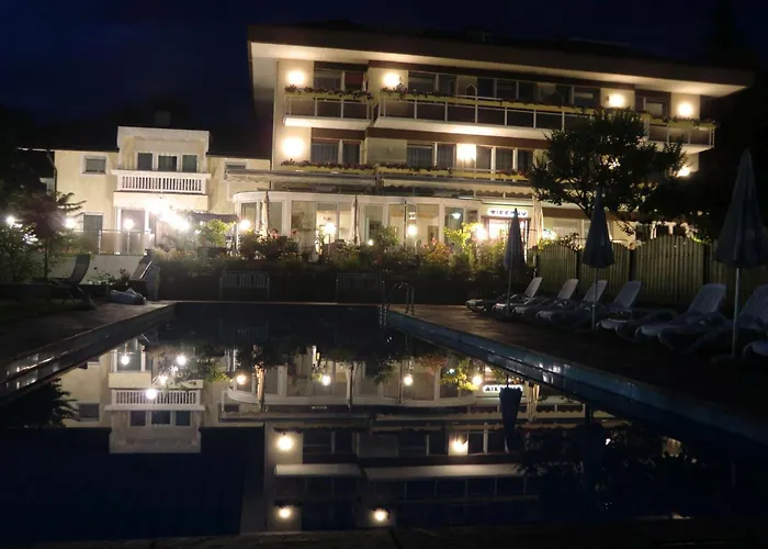 Hotel Con Piscina Tiffany