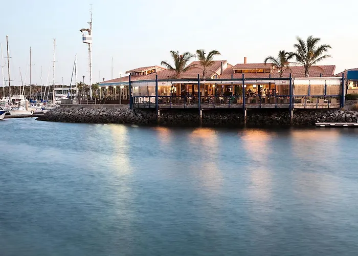 Luxury hotel only: Marina Hotel