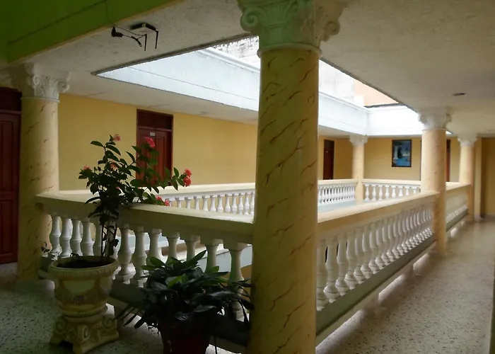 Cheap hotels Colonial Inn