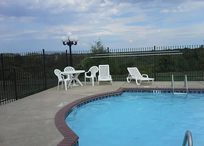 Motel: Howard Johnson Express Inn Eureka Springs