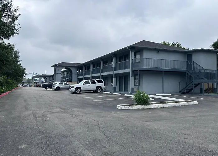 Mustang Inn And Suites