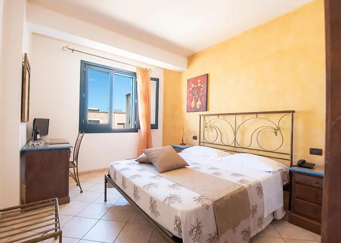 Hotel con piscina: Hotel Altamarea