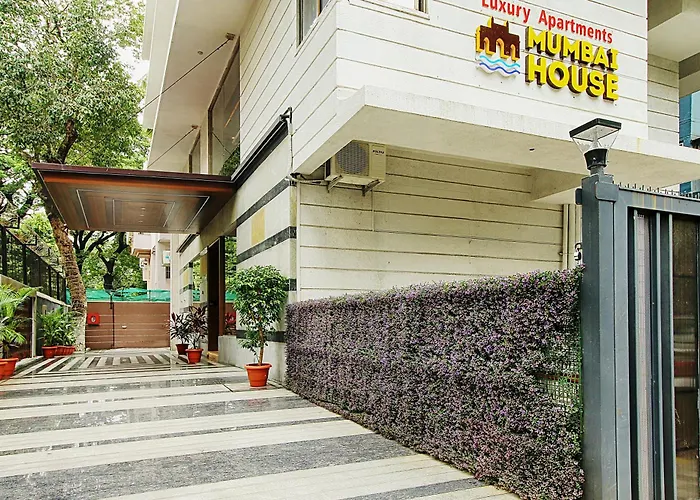 Mumbai House Luxury Apartments, Santacruz East