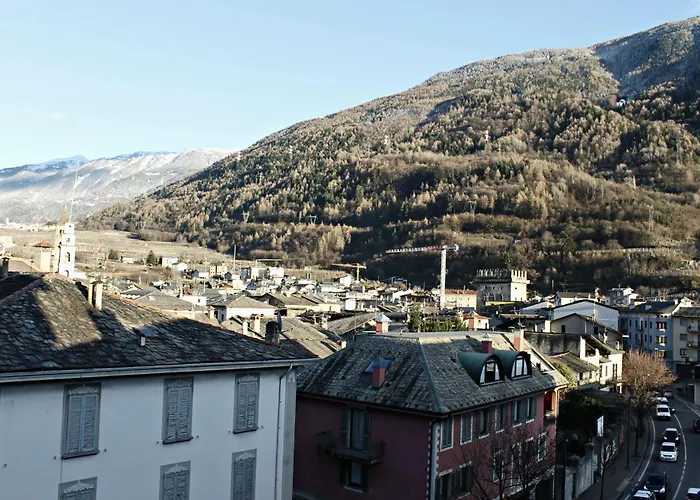 Bed & Rooms, Corte Rossa -1 Min Walk To Bernina Express