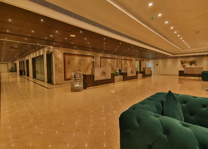 Family Hotel: Accord Chrome