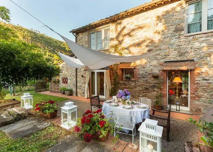 Villa Ester, A Stylish Farmhouse On The Hills