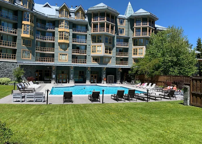 Available January 11 Cascade Lodge Suite, 2 Hot Tubs, Year Round Heated Pool, Gym, Sauna, Change Rooms & Showers, Wifi, Cable Tv, Ski & Snowboard Valet Service, Boot & Glove Dryer