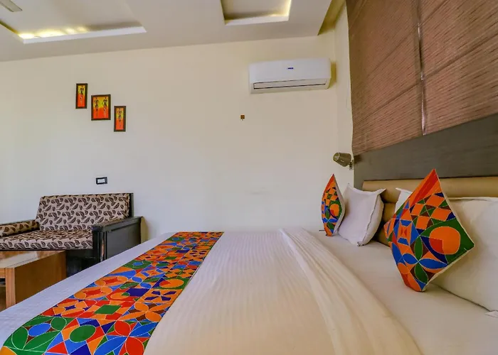 Central hotel: Fabhotel Narula