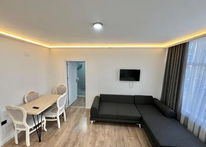 Family Hotel: Golden Life Suit