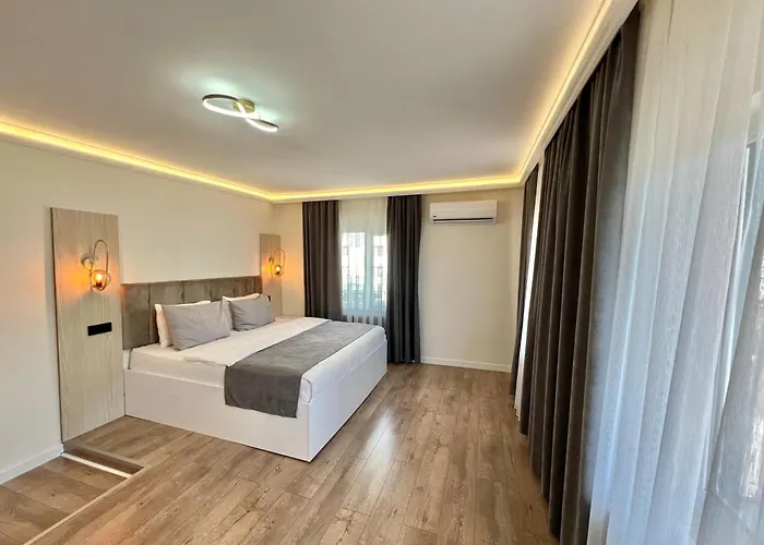 Family Hotel: Golden Life Suit